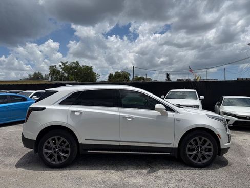 Used 2018 Cadillac XT5 Luxury w/ LPO, Black Ice Package AWD/4WD image 4