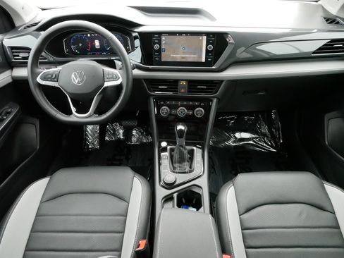 Used 2024 Volkswagen Taos SEL image 10