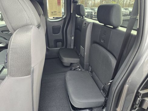 Used 2024 Nissan Frontier SV w/ Technology Package image 12