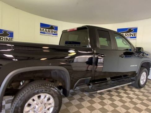 Used 2024 Chevrolet Silverado 2500 LT AWD/4WD image 2