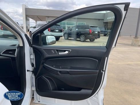 Used 2022 Ford Edge SE image 21
