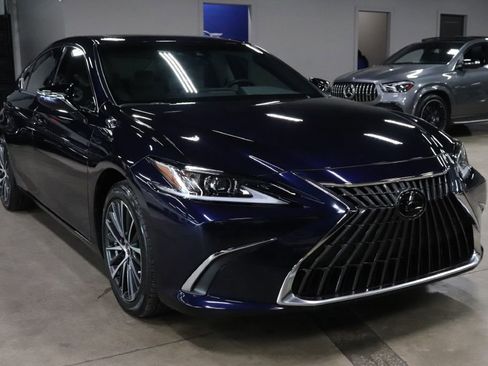 Used 2025 Lexus ES 350 w/ Premium Package image 7