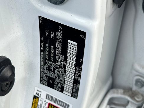 Used 2022 Toyota Highlander XLE AWD/4WD image 40