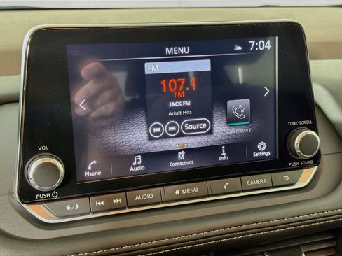 Used 2023 Nissan Rogue SV AWD/4WD image 19