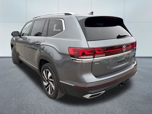 Used 2025 Volkswagen Atlas SEL image 2