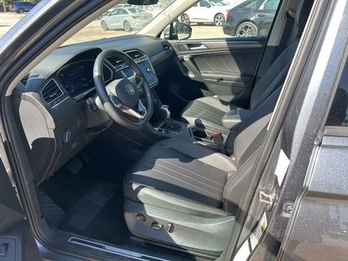 Used 2024 Volkswagen Tiguan SE image 5
