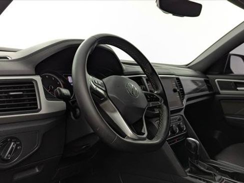 Used 2021 Volkswagen Atlas Cross Sport SE w/ Panoramic Sunroof Package FWD image 22