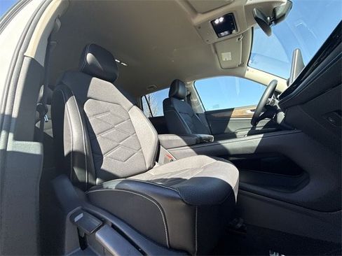 Used 2024 Volkswagen Atlas SE image 24