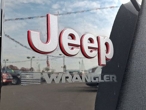 Used 2023 Jeep Wrangler Rubicon w/ Cold Weather Group image 32