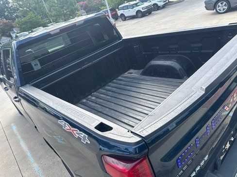 Used 2022 Chevrolet Silverado 1500 LT AWD/4WD image 7