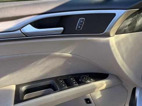 Used 2020 Ford Fusion SE FWD image 20