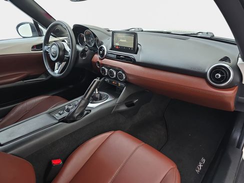 Used 2019 MAZDA MX-5 Miata RF Grand Touring image 24