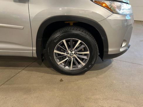 Used 2017 Toyota Highlander XLE AWD/4WD image 43