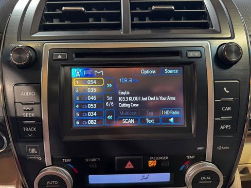 Used 2014 Toyota Camry XLE w/ Leather Package FWD image 18