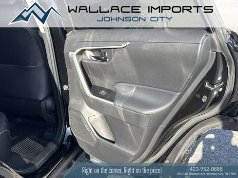 Used 2022 Toyota RAV4 XLE Premium image 41