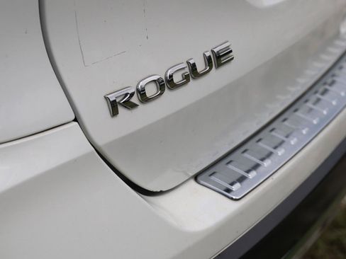Used 2017 Nissan Rogue S w/ S Appearance Package FWD image 37