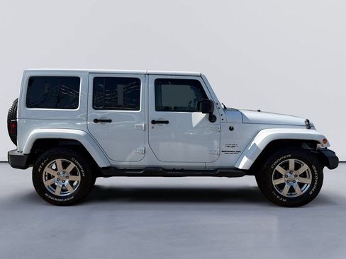 Used 2017 Jeep Wrangler Unlimited Sahara AWD/4WD image 2