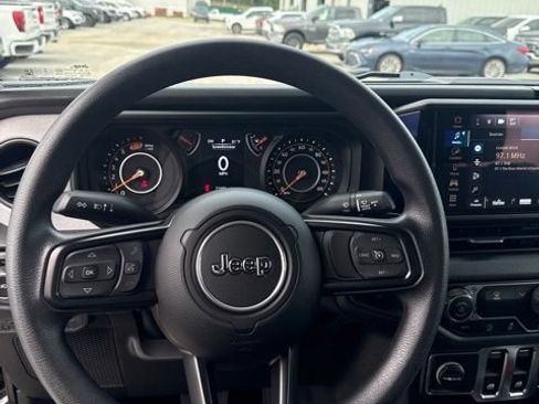 Used 2025 Jeep Wrangler Sport AWD/4WD image 20