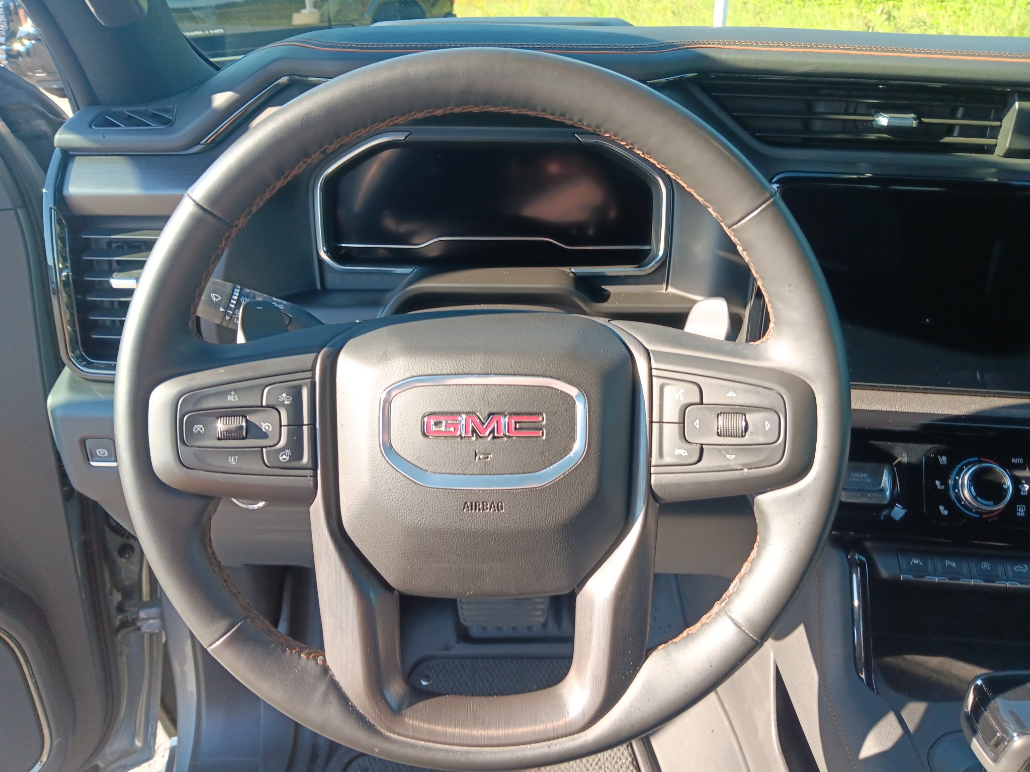 Used 2025 GMC Sierra 1500 AT4 w/ AT4 Premium Package AWD/4WD image 15