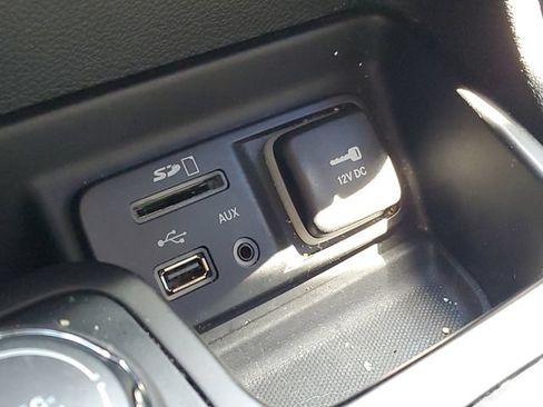 Used 2015 Jeep Cherokee Latitude AWD/4WD image 17