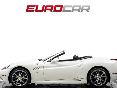 Used 2013 Ferrari California RWD image 2