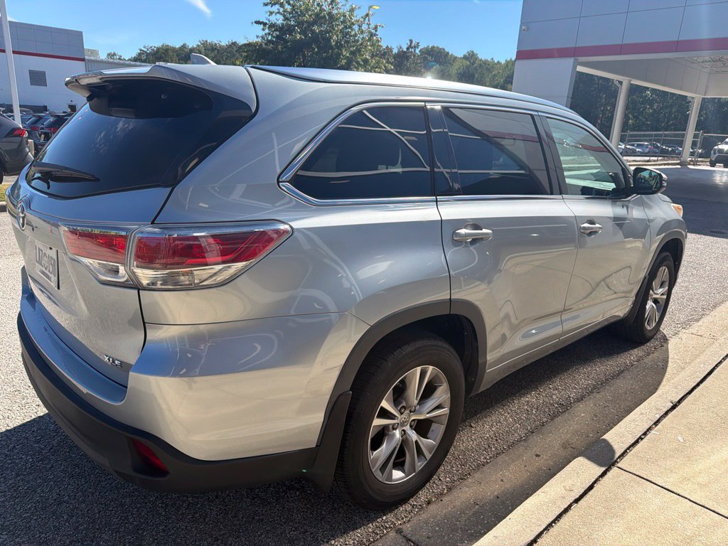 Used 2015 Toyota Highlander XLE FWD image 3