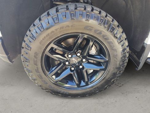 Used 2019 Chevrolet Silverado 1500 Custom Trail Boss w/ Custom Convenience Package AWD/4WD image 9