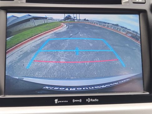 Used 2016 Toyota Highlander XLE image 18