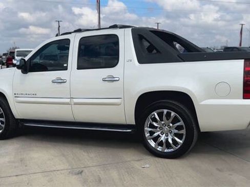 Used 2008 Chevrolet Avalanche LTZ w/ LTZ Preferred Equipment Group image 6