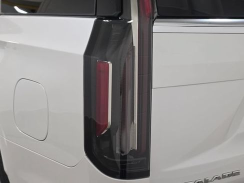 Used 2024 Cadillac Escalade Premium Luxury AWD/4WD image 32
