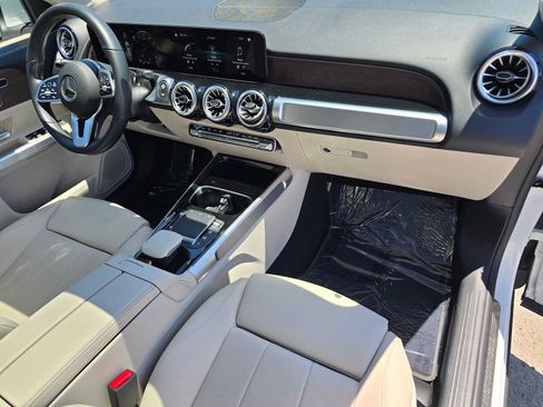 Used 2023 Mercedes-Benz GLB 250 4MATIC image 10