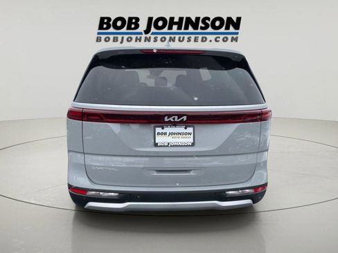 Used 2023 Kia Carnival EX image 6