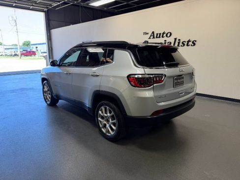 Used 2025 Jeep Compass Limited AWD/4WD image 2
