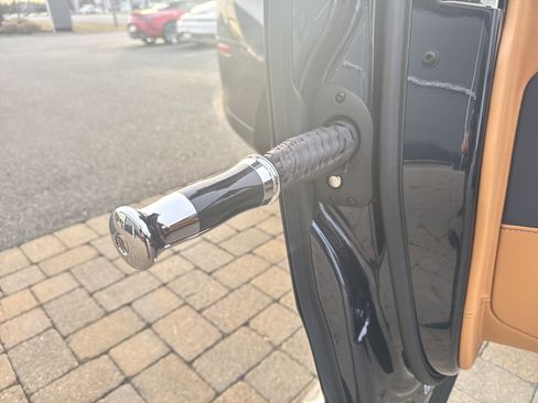 Certified 2024 Rolls-Royce Cullinan image 42