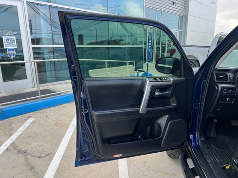 Used 2022 Toyota 4Runner SR5 Premium w/ Moonroof Package AWD/4WD image 11