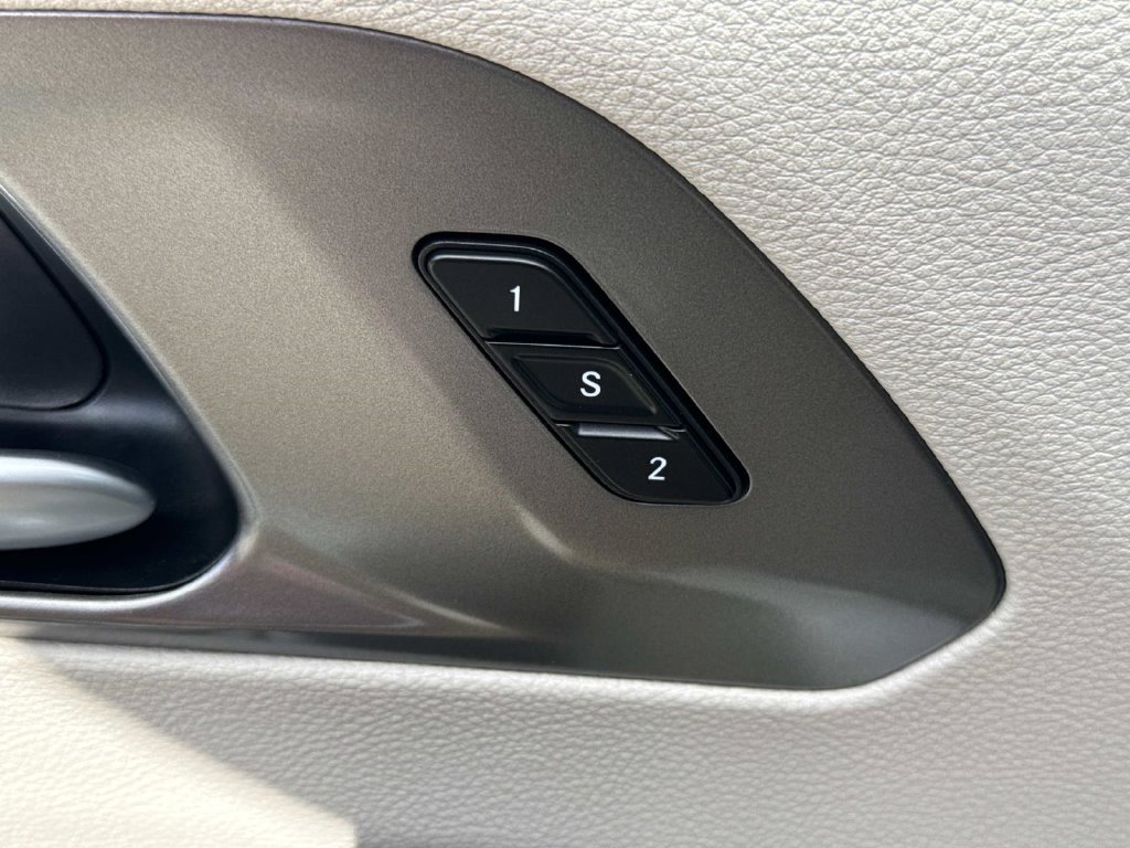 Used 2024 Chrysler Pacifica Limited FWD image 23