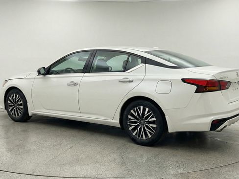 Used 2025 Nissan Altima 2.5 SV FWD image 6