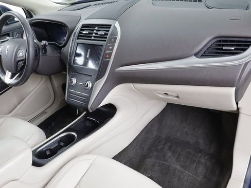 Used 2017 Lincoln MKC Premiere image 21