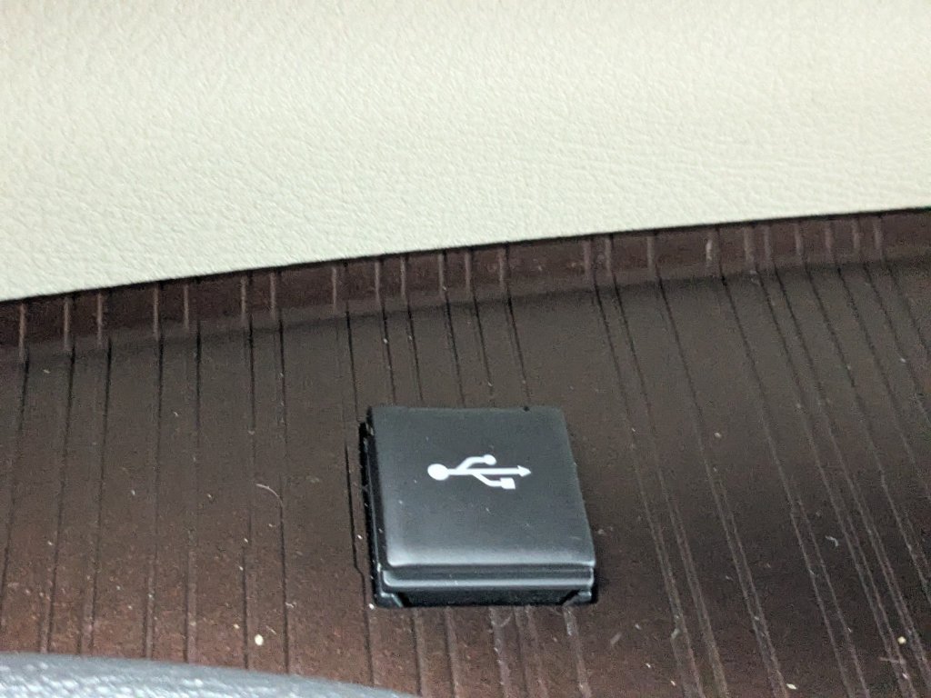 Used 2023 Toyota Sienna XLE FWD image 21
