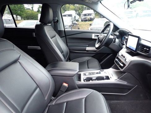 Used 2023 Ford Explorer XLT w/ Equipment Group 202A image 10