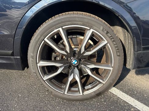 Used 2022 BMW X7 xDrive40i w/ M Sport Package AWD/4WD image 4