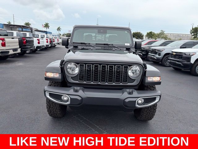 Used 2025 Jeep Gladiator Sport AWD/4WD image 2