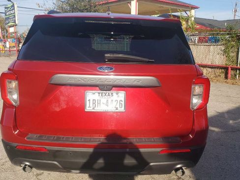 Used 2021 Ford Explorer XLT w/ Equipment Group 202A image 4