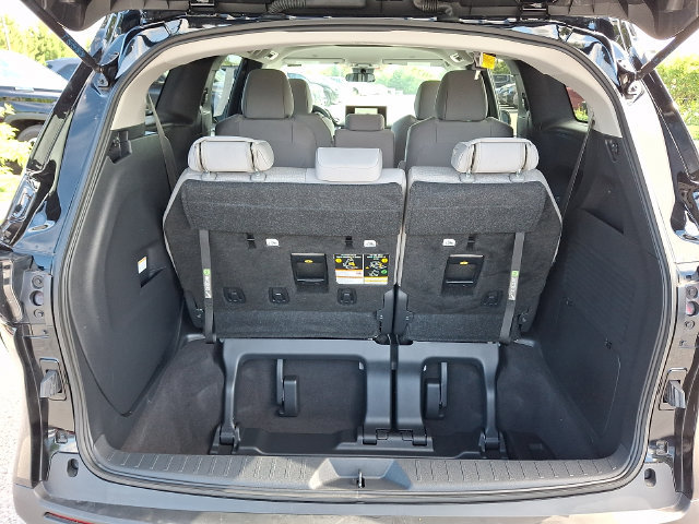 Certified 2025 Toyota Sienna LE AWD/4WD image 28