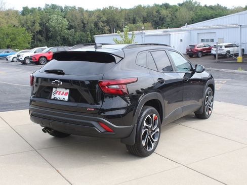 Used 2025 Chevrolet Trax RS FWD image 6