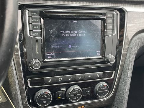 Used 2016 Volkswagen Passat 1.8T SE w/ Lighting Package (P06) image 8