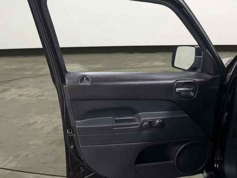 Used 2016 Jeep Patriot Sport FWD image 12