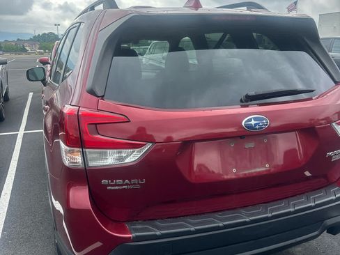 Used 2019 Subaru Forester Premium AWD/4WD image 3