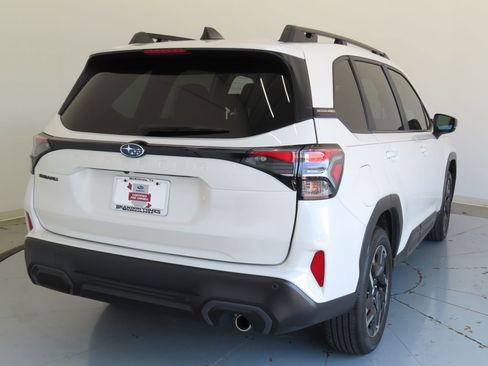 Used 2025 Subaru Forester Limited image 3