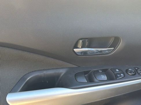 Used 2020 Nissan Kicks SV image 16